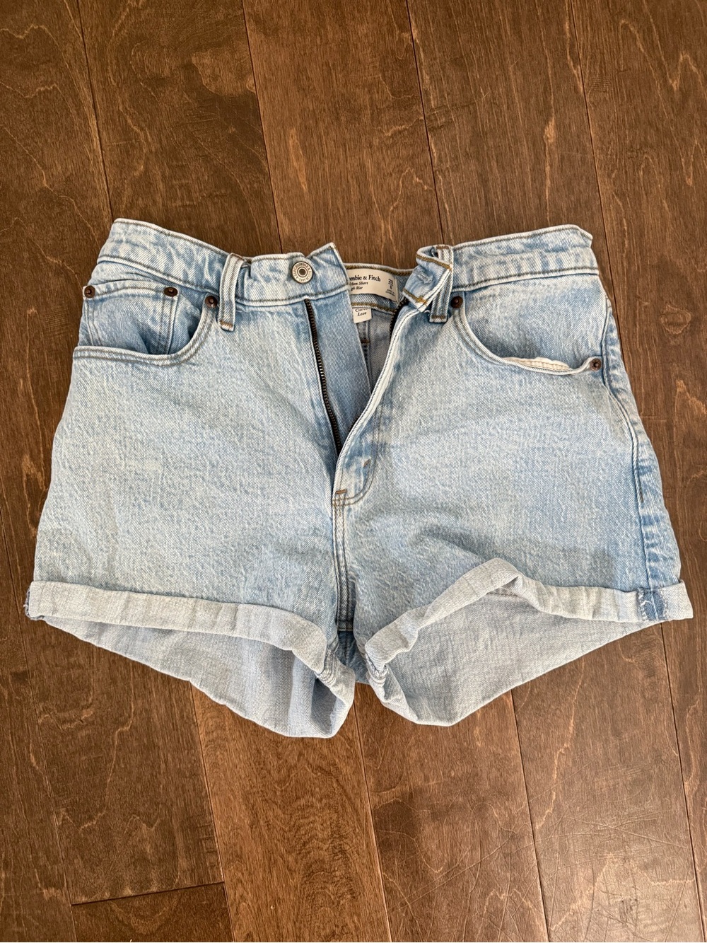 Abercrombie & Fitch - High Rise Mom Short 28 curve love - Light Wash